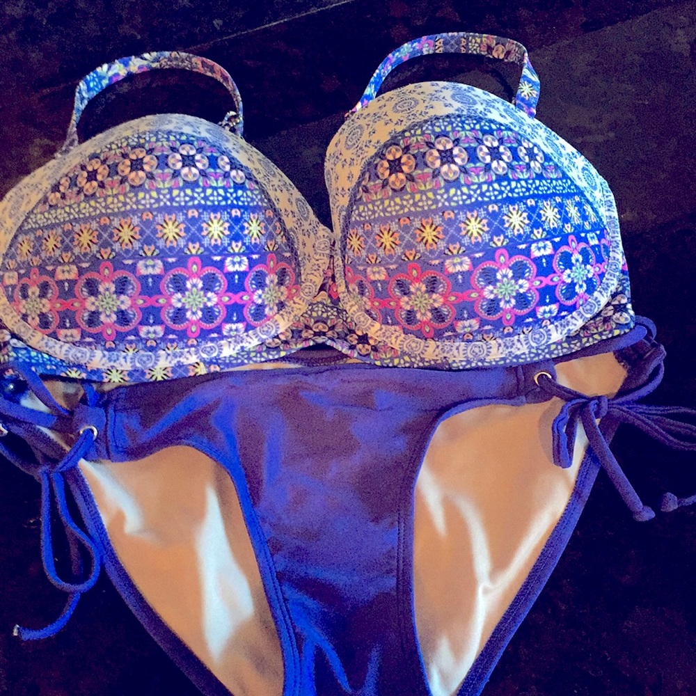 Bikini/ NWOT.  Just was too small.  Very cute